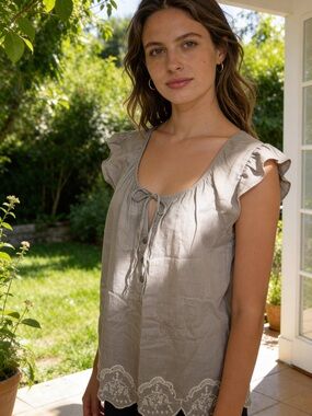 Old Navy linen tan Blouse Cotton tie MEDIUM ivory embroidery lace short sleeves